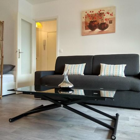 Budget Apart With Balcony And Great View Сен Дени Екстериор снимка
