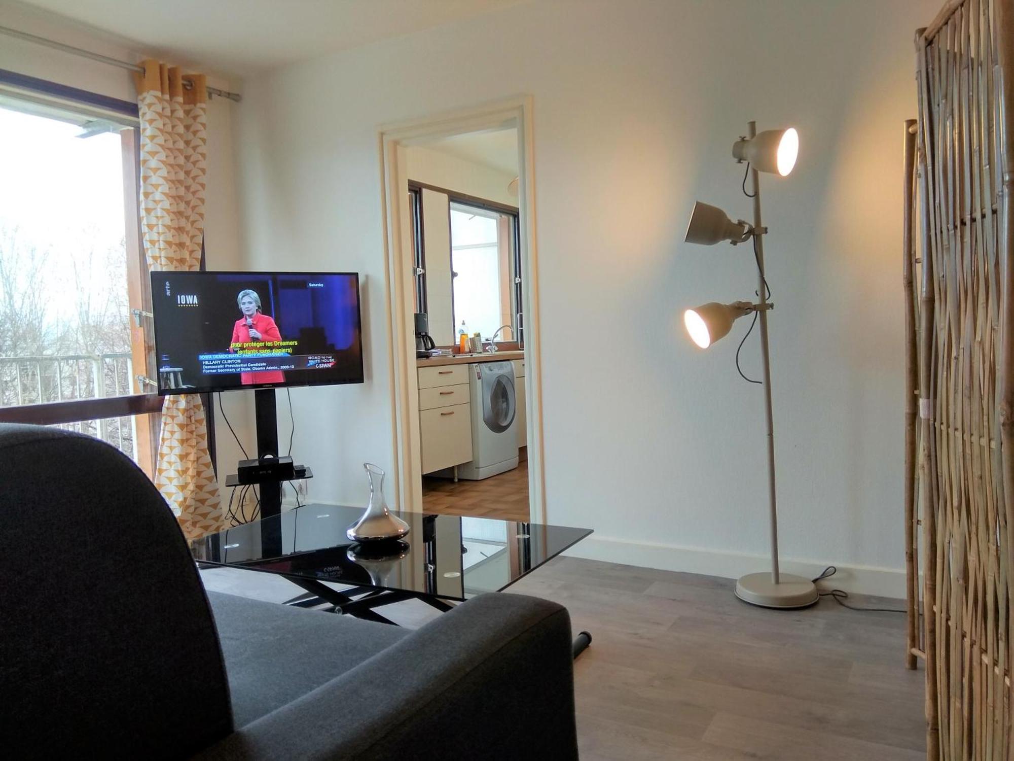 Budget Apart With Balcony And Great View Сен Дени Екстериор снимка
