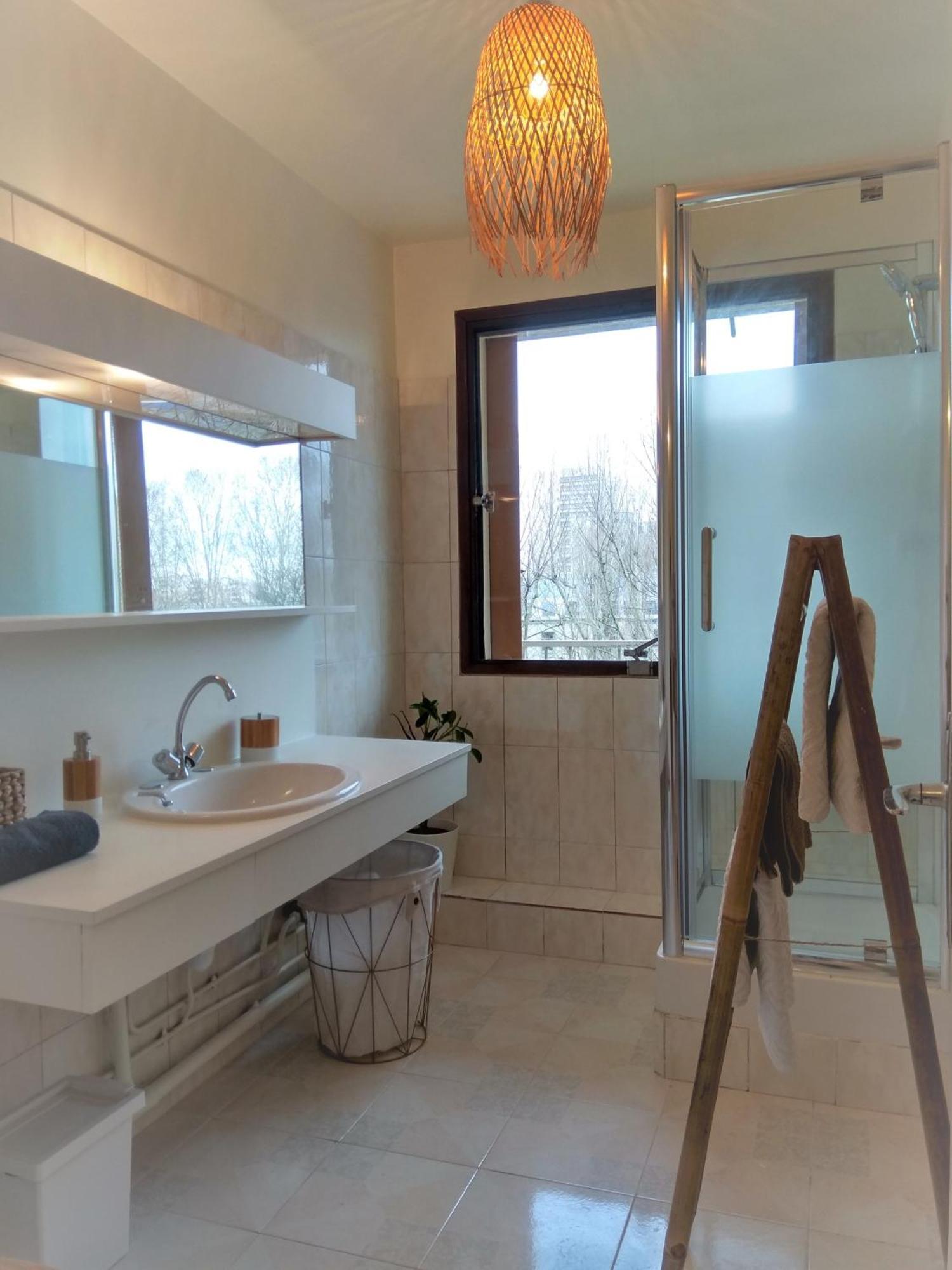 Budget Apart With Balcony And Great View Сен Дени Екстериор снимка